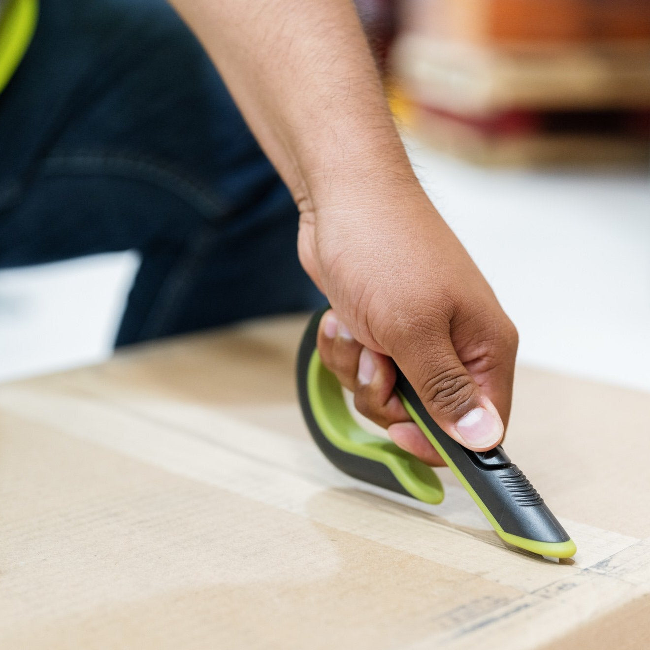 Auto-Retractable Box Cutter